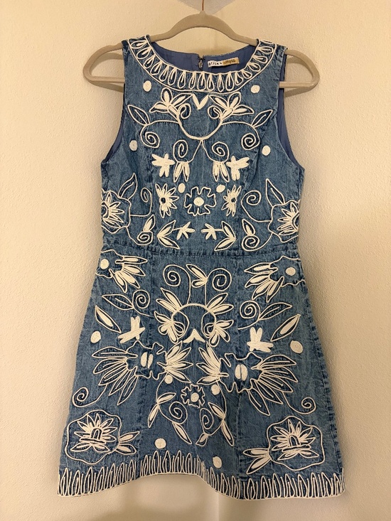 Alice + Olivia Dresses & Skirts - Alice and Olivia Denim Dress Medium
